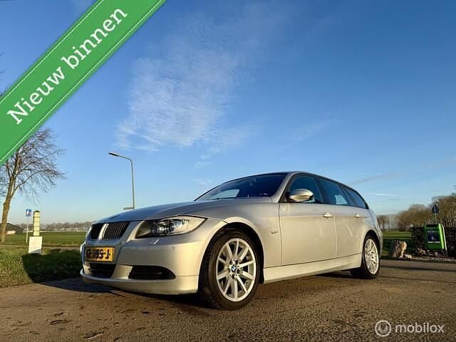Grijs Gebruikt 2006 BMW 318 Executive Stationwagen | € 2.750 (Eerlijke prijs) - Afbeelding 1/4