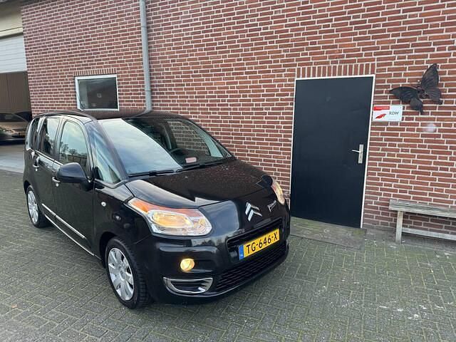 Zwart (metallic) Gebruikt 2009 Citroën C3 Picasso Exclusive MPV | € 3.449 (Eerlijke prijs) - Afbeelding 1/4