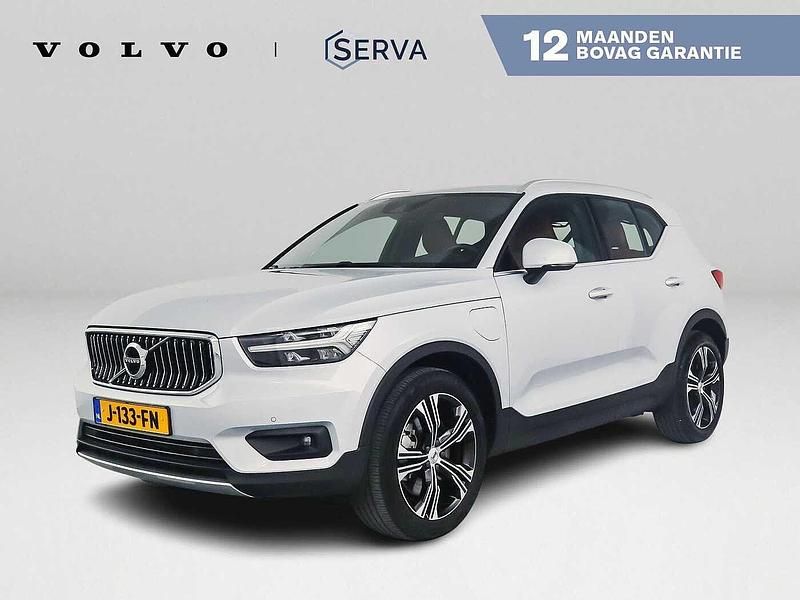 Grijs (metallic) Gebruikt 2020 Volvo XC40 Inscription SUV | € 30.995 (Eerlijke prijs) - Afbeelding 1/4
