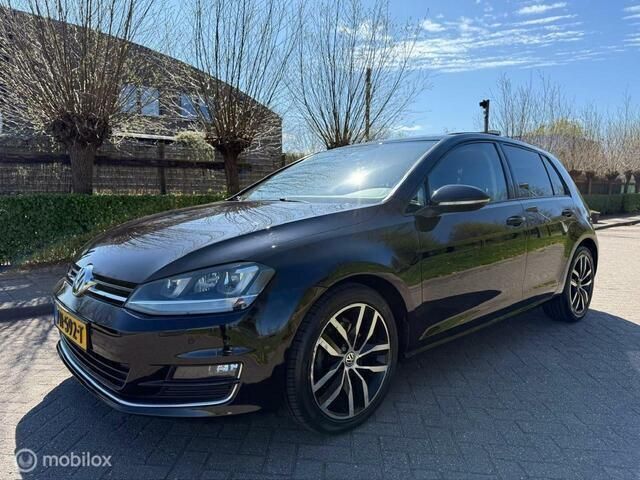 Zwart Gebruikt 2015 VW Golf VII R-line Hatchback | € 9.795 (Super prijs) - Afbeelding 1/4