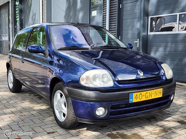 Blauw Gebruikt 2001 Renault Clio II Hatchback | € 1.450 (Eerlijke prijs) - Afbeelding 1/4