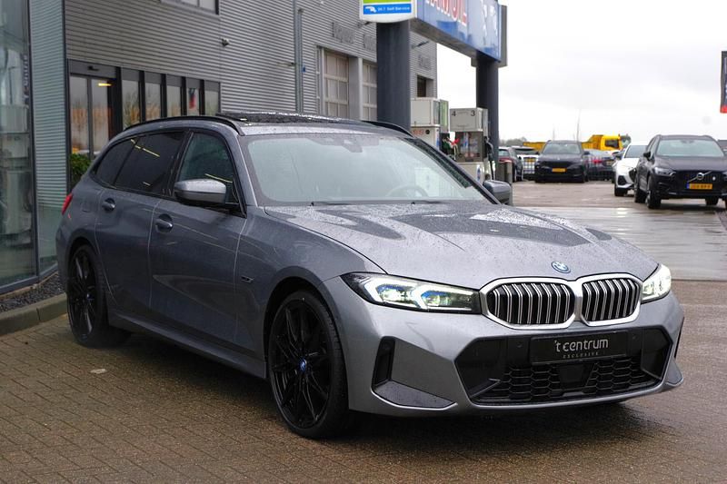 Occasion BMW 330e M Sport 293 PK (215 kW) 2023 Grijs (metallic) Stationwagen