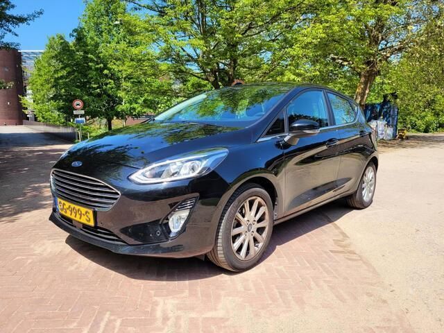 Zwart Gebruikt 2018 Ford Fiesta Titanium Hatchback | € 15.950 (Iets duurder) - Afbeelding 1/4