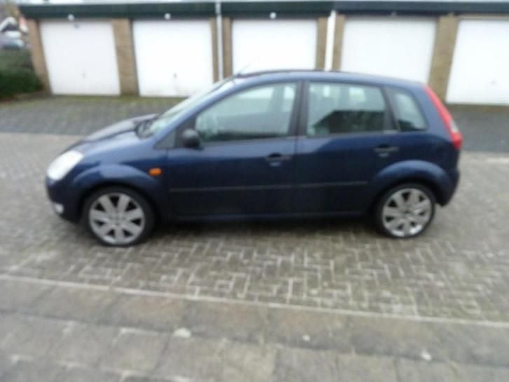 Occasion Ford Fiesta Futura 101 PK (74 kW) 2004 Blauw Hatchback