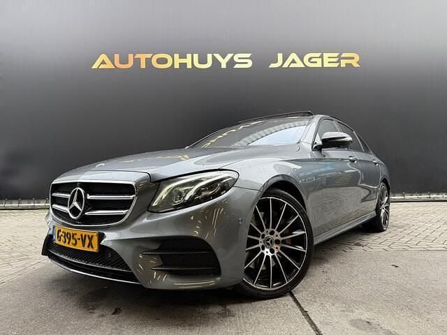 Grijs Gebruikt 2019 Mercedes E350 Premium Plus Sedan | € 29.950 (Goede deal) - Afbeelding 1/4