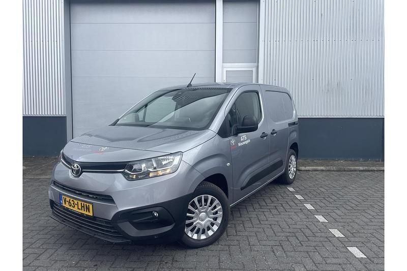 Grijs Gebruikt 2021 Toyota Proace City City MPV | € 15.202 (Eerlijke prijs) - Afbeelding 1/1