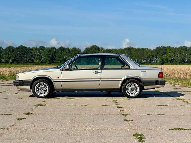 Beige Gebruikt 1990 Volvo 780 Coupé | € 22.500 - Afbeelding 1/4
