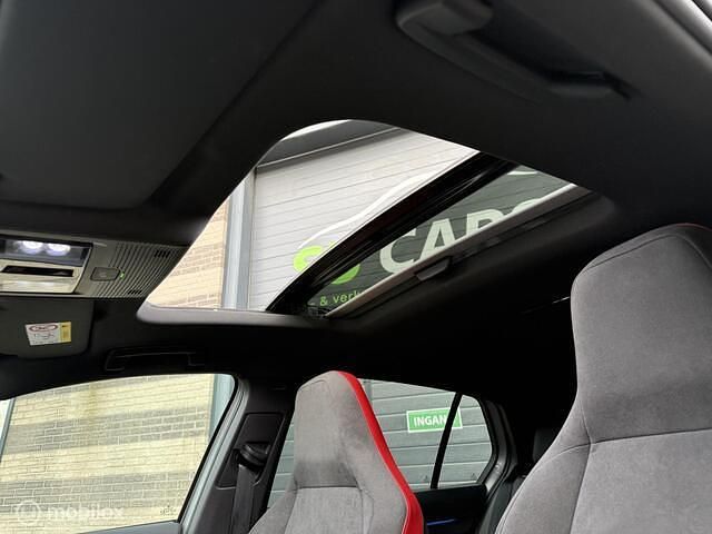 Occasion VW Golf VIII GTI 300 PK (220 kW) 2022 Zilver Hatchback