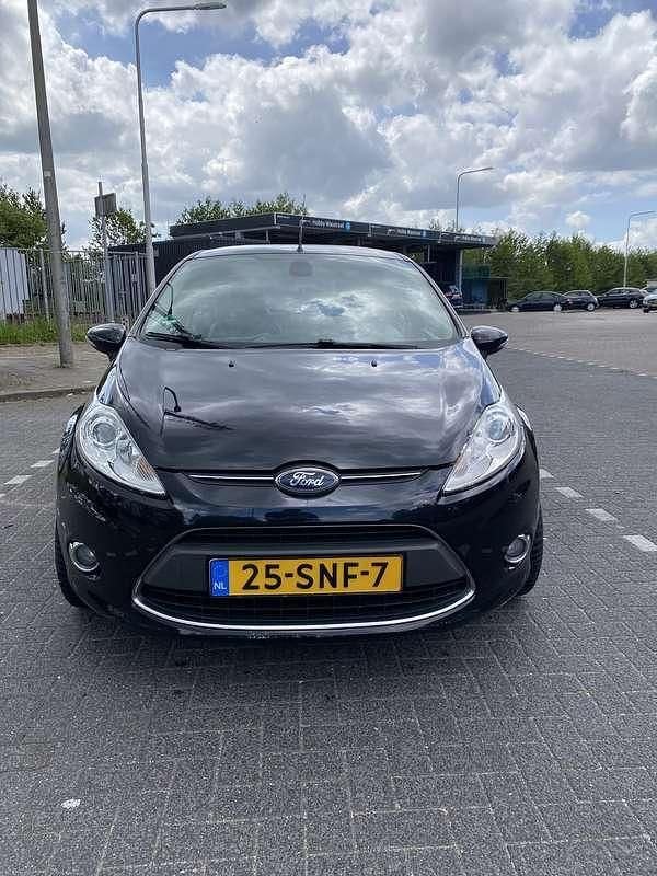 Zwart Gebruikt 2011 Ford Fiesta Titanium Hatchback | € 3.000 (Eerlijke prijs) - Afbeelding 1/4