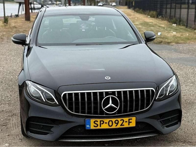 Zwart Occasion 2018 Mercedes E200 Business Sedan | € 24.000 (Super prijs) - Afbeelding 1/4