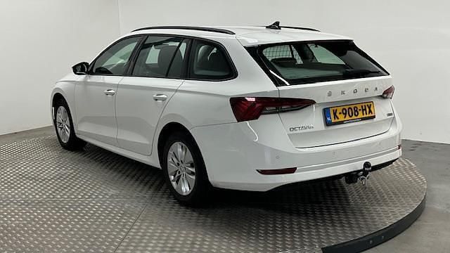 Occasion Skoda Octavia Business Line 2021 Wit Stationwagen
