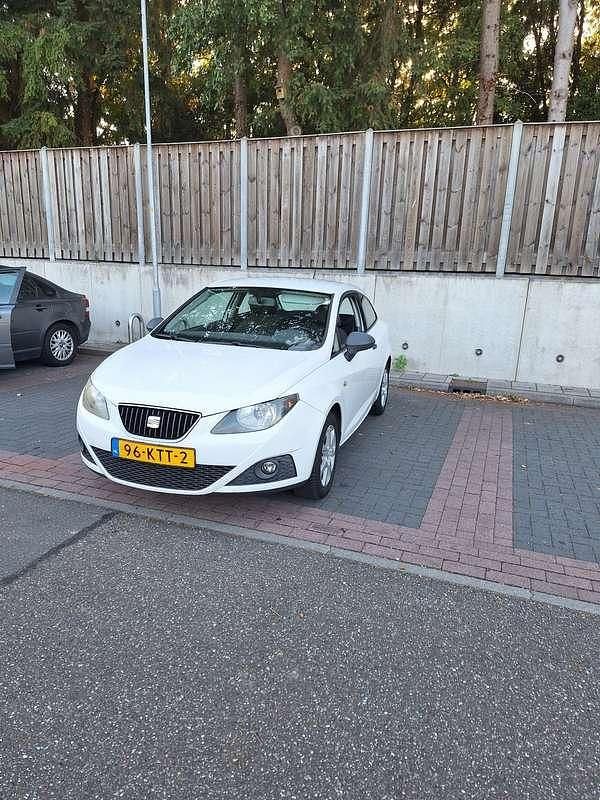 Wit Gebruikt 2010 Seat Ibiza Hatchback | € 4.000 (Eerlijke prijs) - Afbeelding 1/4