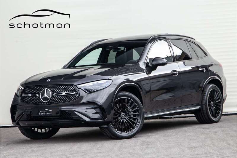 Grijs Gebruikt 2023 Mercedes GLC300e Premium SUV | € 68.500 (Eerlijke prijs) - Afbeelding 1/4