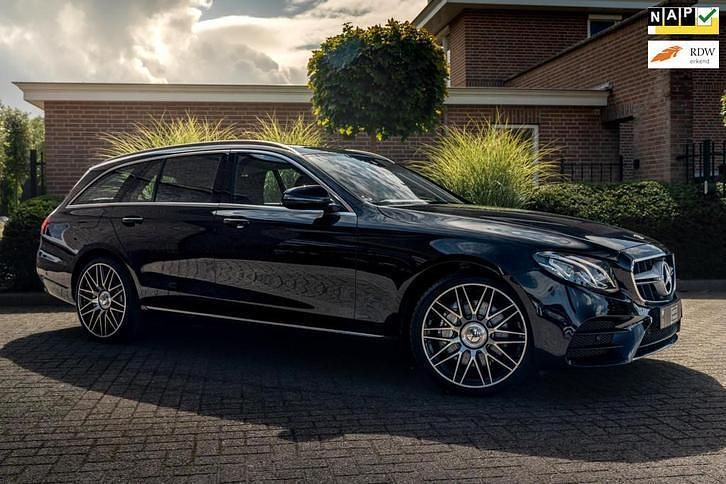 Zwart, metallic lak Gebruikt 2017 Mercedes E400 Premium Plus Stationwagen | € 32.950 (Eerlijke prijs) - Afbeelding 1/4