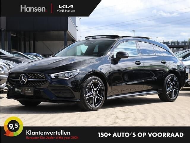 Zwart Gebruikt 2023 Mercedes CLA250 AMG line Sedan | € 36.945 (Eerlijke prijs) - Afbeelding 1/4