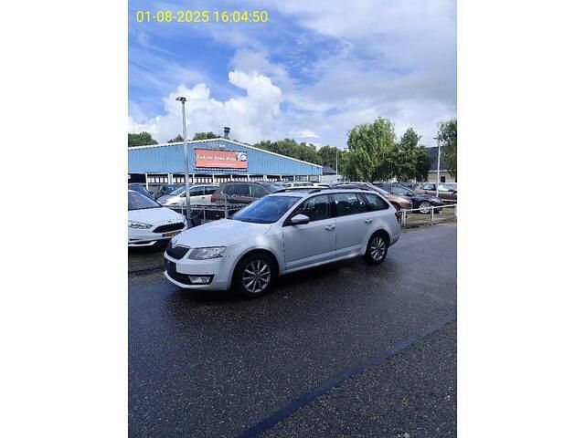 Wit Gebruikt 2015 Skoda Octavia G-TEC Style Stationwagen | € 6.450 - Afbeelding 1/1
