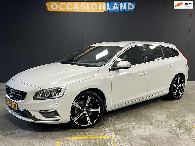 Wit Gebruikt 2017 Volvo V60 R-Design Stationwagen | € 22.850 (Iets duurder) - Afbeelding 1/4