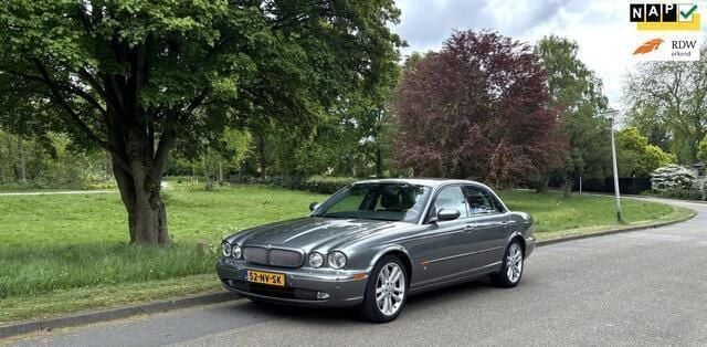 Grijs Gebruikt 2004 Jaguar XJR Sedan | € 14.250 - Afbeelding 1/4