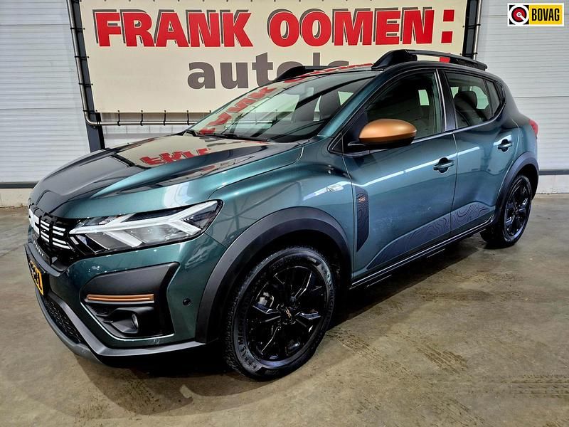 Groen Occasion 2024 Dacia Sandero Comfort Plus Hatchback | € 23.450 (Duur) - Afbeelding 1/4