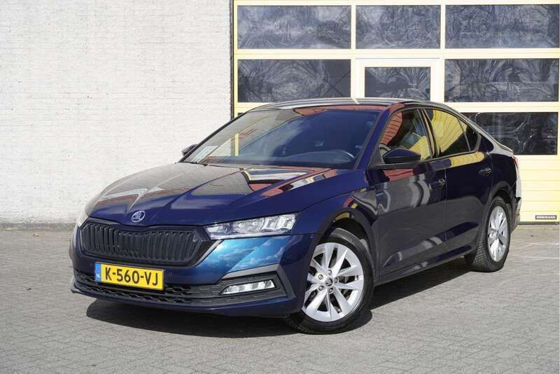 Blauw, metallic lak Gebruikt 2021 Skoda Octavia Business Line Hatchback | € 17.450 (Goede deal) - Afbeelding 1/4