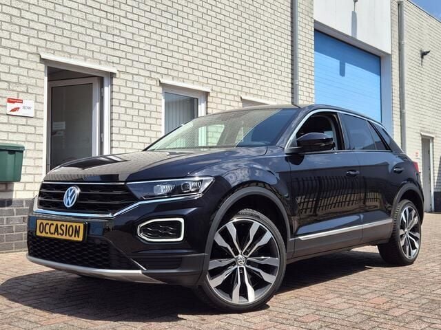 Zwart Gebruikt 2019 VW T-Roc SUV | € 21.500 (Eerlijke prijs) - Afbeelding 1/4