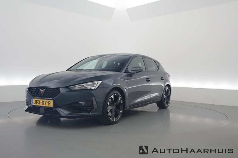 Grijs Gebruikt 2023 Cupra Leon Hatchback | € 30.750 (Eerlijke prijs) - Afbeelding 1/3