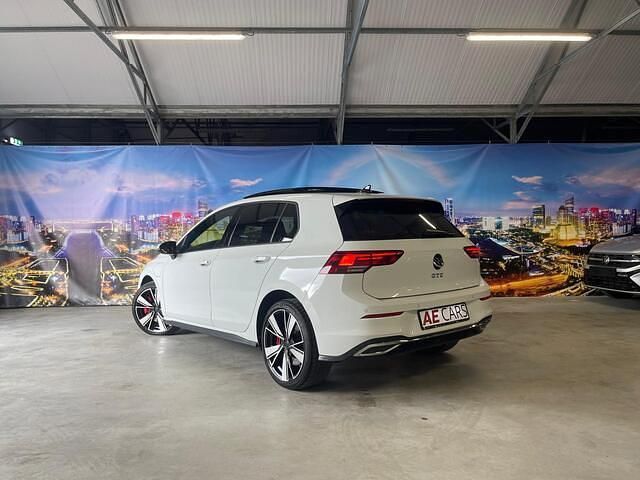 Wit Gebruikt 2022 VW Golf VIII GTE Hatchback | € 29.950 (Eerlijke prijs) - Afbeelding 1/3