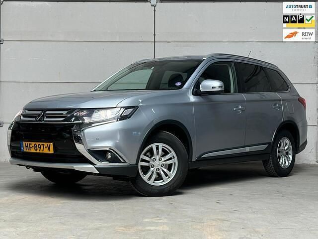 Grijs Gebruikt 2015 Mitsubishi Outlander Edition SUV | € 14.995 (Eerlijke prijs) - Afbeelding 1/4