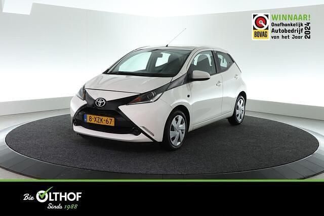 Wit Gebruikt 2014 Toyota Aygo X-play Hatchback | € 7.000 (Iets duurder) - Afbeelding 1/4