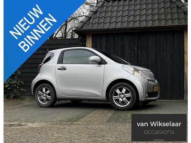 Grijs Gebruikt 2010 Toyota iQ Edition Hatchback | € 6.495 (Goede deal) - Afbeelding 1/4