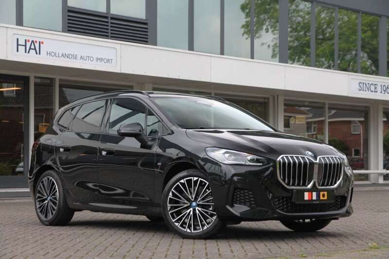 Zwart Gebruikt 2023 BMW 230 M Sport Stationwagen | € 49.800 (Duur) - Afbeelding 1/4