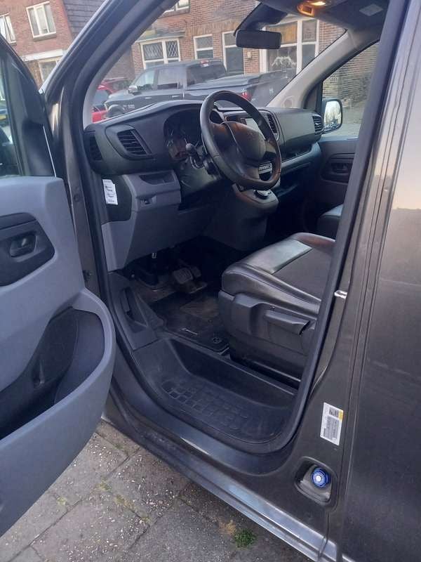 Zwart Gebruikt 2020 Peugeot Expert Van | € 20.570 (Eerlijke prijs) - Afbeelding 1/4