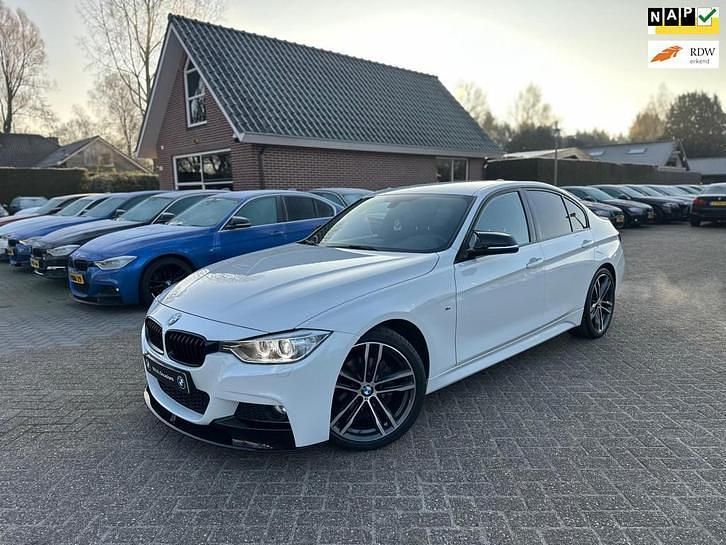 Wit, metallic lak Gebruikt 2015 BMW 316 Executive Sedan | € 14.950 (Iets duurder) - Afbeelding 1/4
