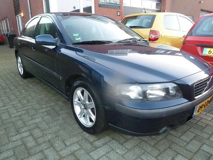 Occasion 2002 Volvo S60 Sedan | € 1.250 (Goede deal) - Afbeelding 1/4