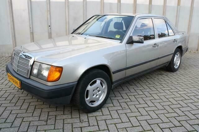 Grijs Gebruikt 1985 Mercedes 200 Sedan | € 8.900 - Afbeelding 1/4