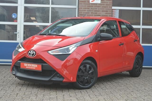 Rood Gebruikt 2019 Toyota Aygo Hatchback | € 8.450 (Goede deal) - Afbeelding 1/4