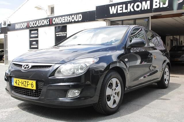 Zwart, metallic lak Gebruikt 2009 Hyundai i30 Dynamiq Hatchback | € 5.450 (Eerlijke prijs) - Afbeelding 1/4