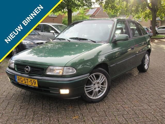 Groen Gebruikt 1997 Opel Astra Hatchback | € 1.750 - Afbeelding 1/4