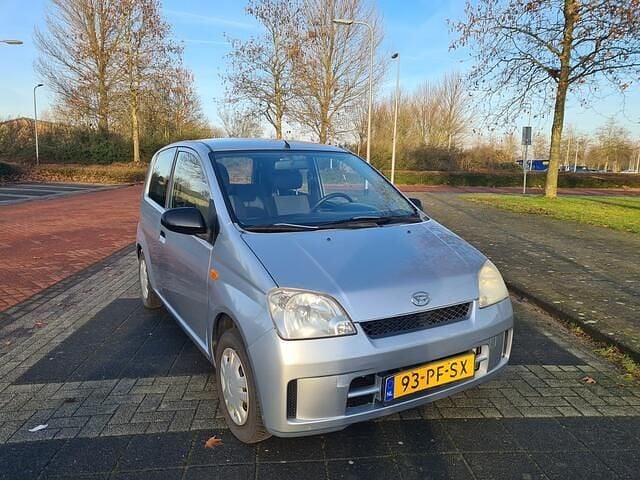 Grijs Occasion 2004 Daihatsu Cuore Hatchback | € 1.495 (Eerlijke prijs) - Afbeelding 1/4