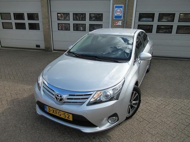 Grijs Gebruikt 2012 Toyota Avensis Comfort Sedan | € 10.500 (Eerlijke prijs) - Afbeelding 1/4