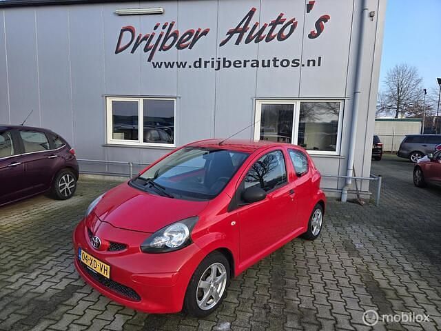 Occasion Toyota Aygo 68 PK (50 kW) 2007 Rood Hatchback