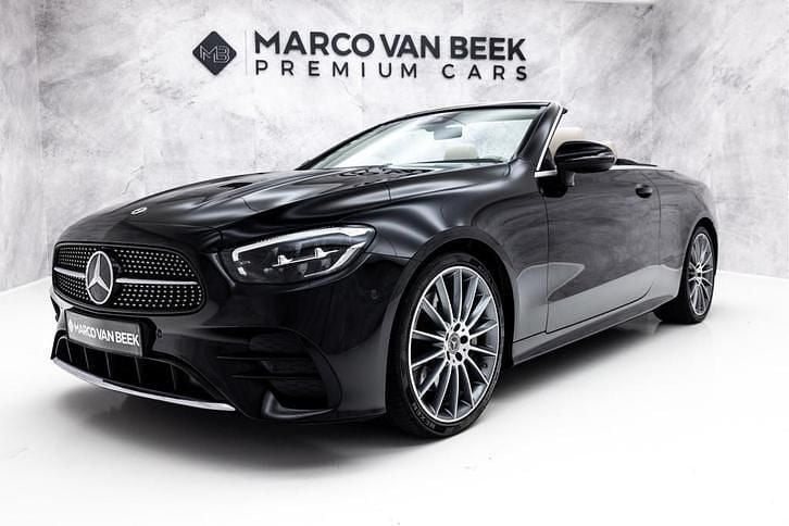 Zwart Occasion 2023 Mercedes E300 AMG line Cabriolet | € 59.850 (Eerlijke prijs) - Afbeelding 1/3