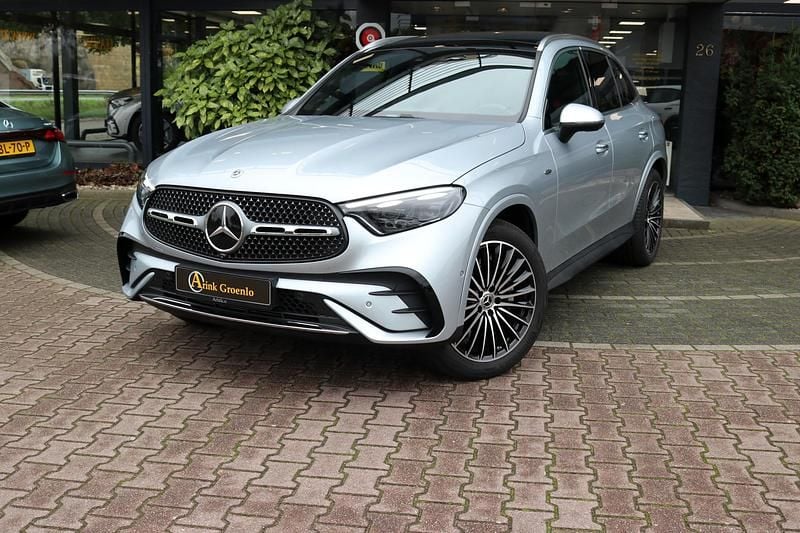 Zilver Gebruikt 2025 Mercedes GLC300e AMG line SUV | € 73.950 (Eerlijke prijs) - Afbeelding 1/4