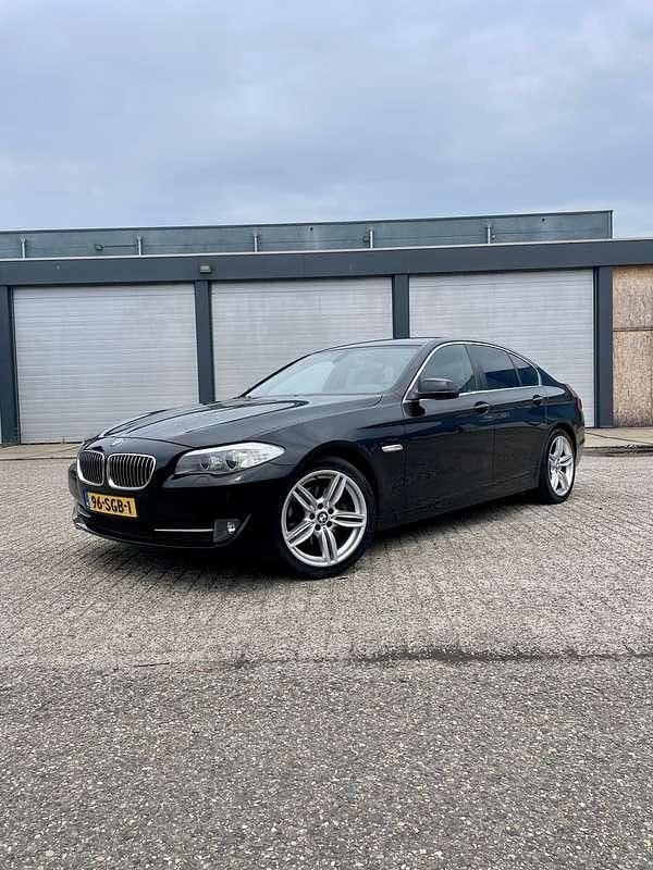 Zwart Gebruikt 2011 BMW 523 Comfort Edition Sedan | € 11.950 (Duur) - Afbeelding 1/4