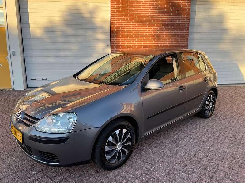 Grijs Gebruikt 2005 VW Golf IV Hatchback | € 2.350 (Iets duurder) - Afbeelding 1/4