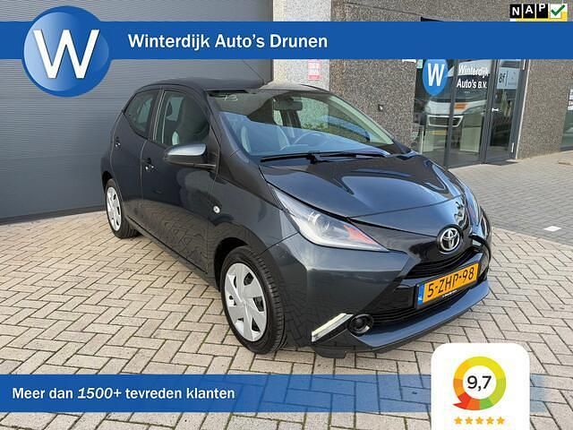 Grijs Gebruikt 2015 Toyota Aygo X-play Hatchback | € 8.250 (Eerlijke prijs) - Afbeelding 1/4