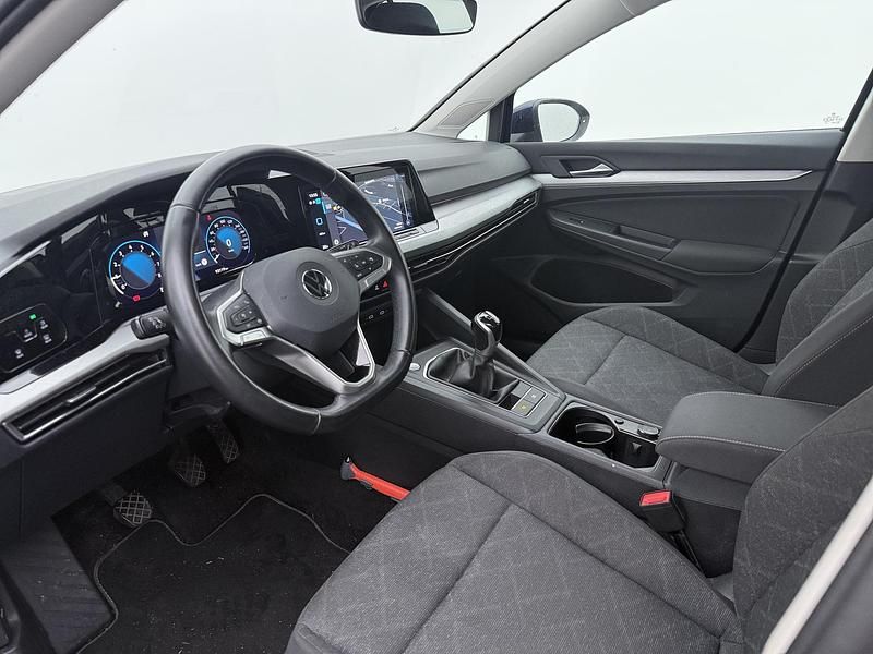 Occasion VW Golf VIII Life 110 PK (80 kW) 2021 Blauw Hatchback