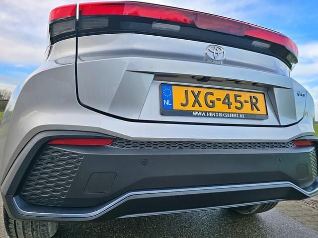 Occasion Toyota C-HR 140 PK (102 kW) 2025 Zilver SUV