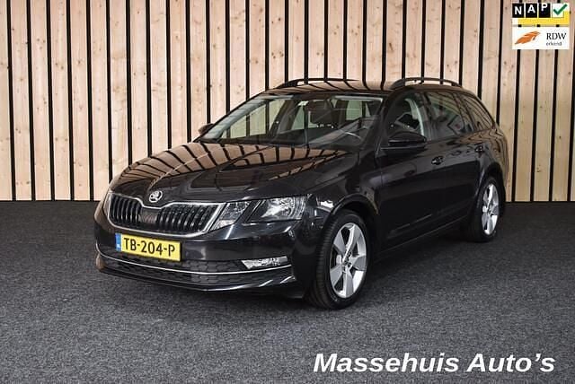 Zwart Gebruikt 2018 Skoda Octavia Style Stationwagen | € 11.950 (Eerlijke prijs) - Afbeelding 1/4