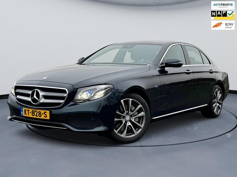 Groen (metallic) Gebruikt 2016 Mercedes E350 Edition Sedan | € 25.444 (Goede deal) - Afbeelding 1/4